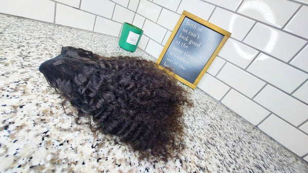 Gorgeous afro curls and an eye-catching sign. Embrace your natural beauty and find inspiration all around you with HBW Hair Extensions Afro Curly from their Organic Bounce Collection.